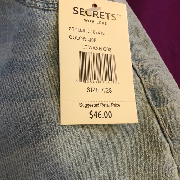 New Pair of Secrets Jeans - Light Wash High Crop - Picture 5 of 6